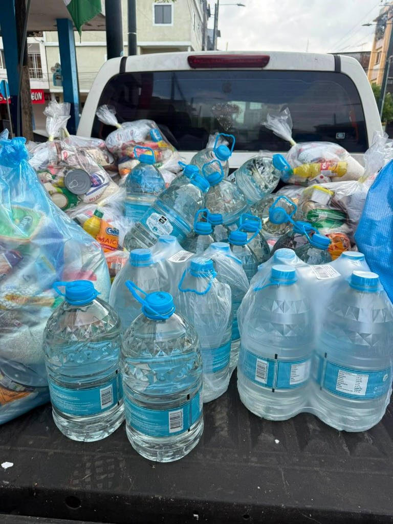Carga de Agua y Kits de Emergencia