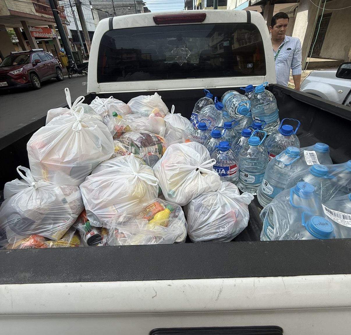 Fundación Manuelita Cozzarelli continúa llevando ayuda humanitaria a las familias afectadas por las inundaciones