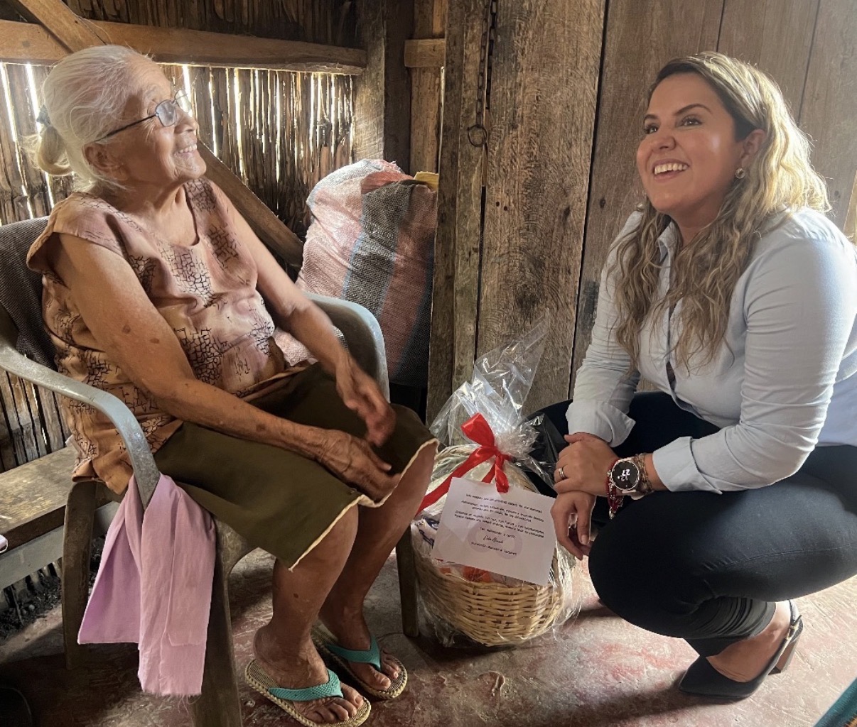 Fundación Manuelita Cozzarelli celebra el Día de la Madre con la entrega de canastas solidarias